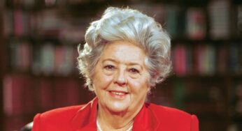 Betty Boothroyd, primeira mulher presidente da Câmara dos Comuns da Grã-Bretanha, morre aos 93 anos