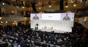 China retoma temas antigos no plano da Ucrânia, apresentando-se como neutra