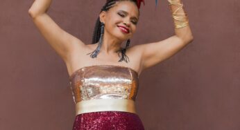 Teresa Cristina põe o bloco na rua para cantar samba-enredo no fecho do Carnaval carioca | Blog do Mauro Ferreira