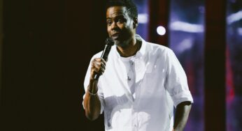 Chris Rock faz piadas sobre Will Smith e esposa Jada, um ano após tapa no Oscar