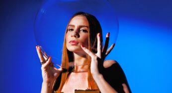 Carol Biazin, a cantora pop 'do contra': ex-'The Voice' relembra caminho até chegar ao Lolla