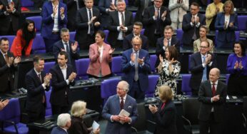 Em Berlim, o rei Charles elogia o apoio da Alemanha à Ucrânia