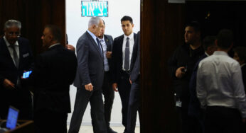 Protestos envolvem Israel por causa do plano de reforma judicial de Netanyahu: atualizações ao vivo