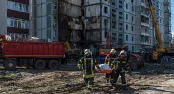 Ataque russo mais mortal em meses em cidades da Ucrânia mata pelo menos 25