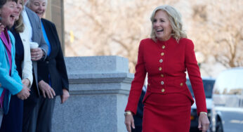 Jill Biden tropeça ao convidar vencedores (e perdedores) da NCAA para a Casa Branca