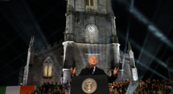 Na Irlanda, Biden se baseia em uma história de família enraizada na esperança
