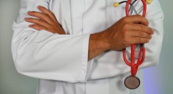 Revalida: nem metade dos médicos formados no exterior passa da 1ª fase para validar diploma no Brasil