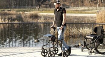 Homem paraplégico volta a andar com implantes eletrônicos no cérebro | Inovação