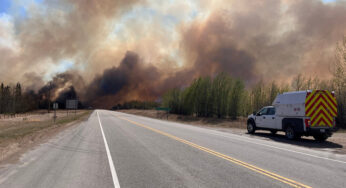 Incêndios florestais em Alberta forçam dezenas de milhares no Canadá a evacuar