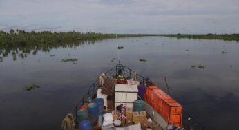 Bem-vindo a bordo do Aquidaban, o Supermercado Flutuante da Selva