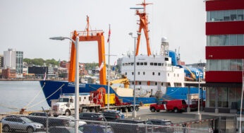 Polar Prince, navio que lançou o submersível Titan, retorna à Terra Nova