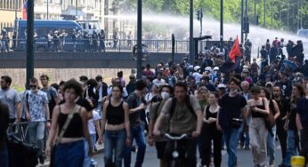 Protestos contra planos de pensão na França explodem novamente