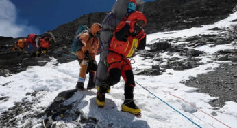 Um alpinista do Everest não tinha ‘nenhuma energia, nenhum oxigênio, nada’. Um Sherpa o salvou.