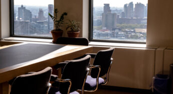 WeWork enfrenta mais turbulência após a saída de seu CEO