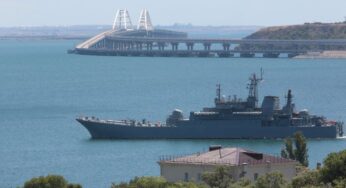 Rússia bombardeia porto da Ucrânia após ataque à ponte e colapso do negócio de grãos