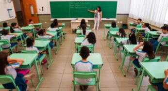 Quanto ganha o professor? Cidades vão do desrespeito ao piso até salário de R$ 19 mil; veja valor onde você mora | Educação