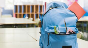 Calculadora da mochila: quanto peso seu filho pode carregar? Veja qual modelo escolher (com ou sem rodinha) e o jeito certo de usar | Educação