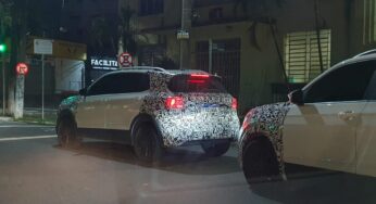 Carros da Volkswagen são flagrados camuflados em testes na região central de Taubaté, SP
