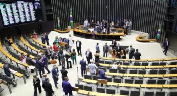 Folga de R$ 15 bilhões no Orçamento gera disputa entre servidores federais, Centrão e governo