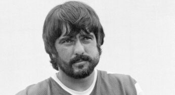 Roman Gabriel, estrela quarterback das décadas de 1960 e 70, morre aos 84 anos