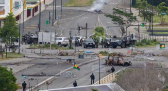 Presidente Macron chega à Nova Caledônia, território francês à beira da guerra civil
