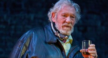 Ian McKellen é levado para o hospital após cair do palco durante peça, em Londres