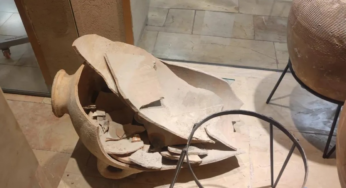 Menino quebra jarro raro de 3.500 anos em museu de Israel